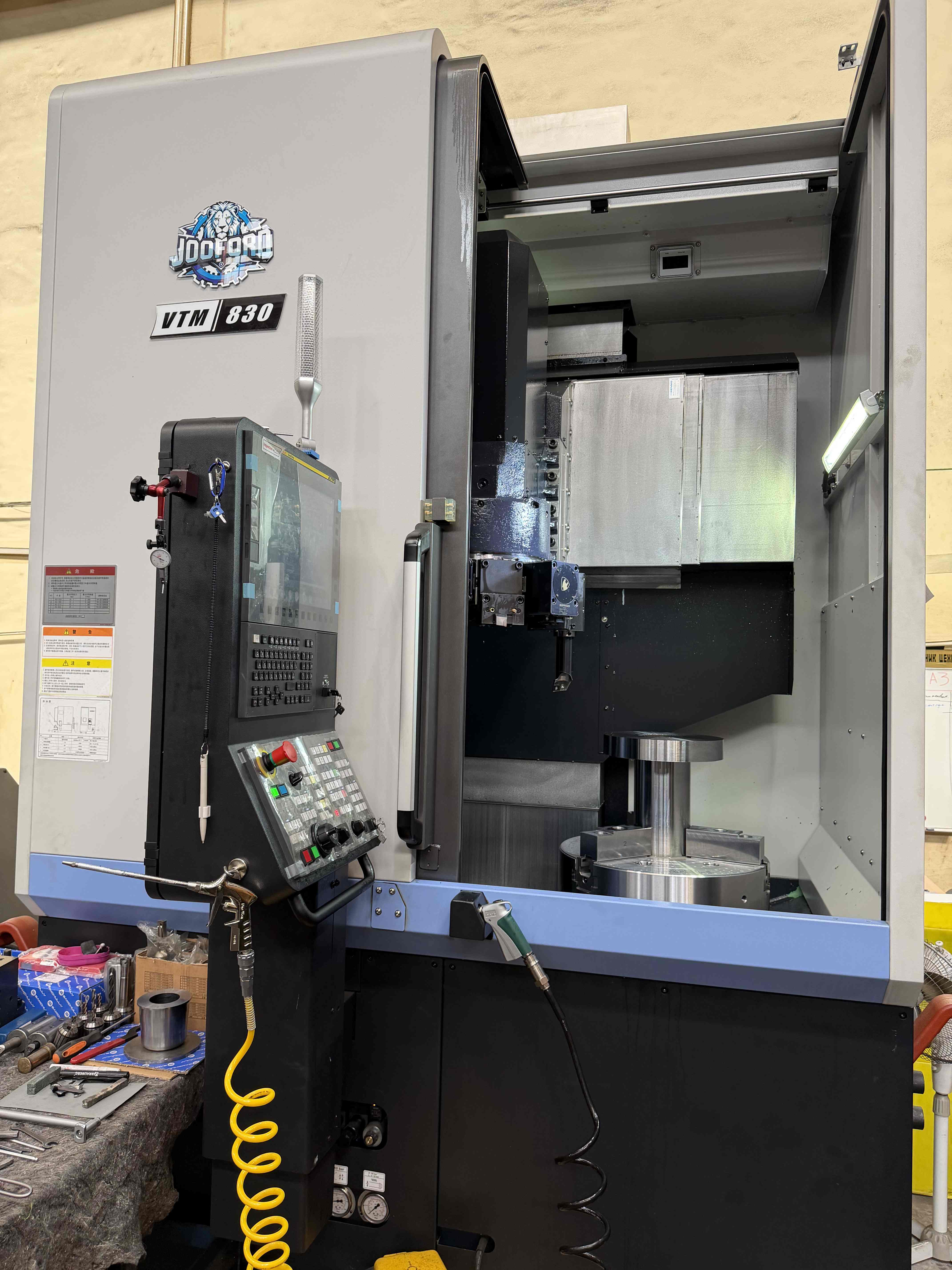 Вертикальный токарно-фрезерный станок с ПУ DOOSAN PUMA VTM 8300
